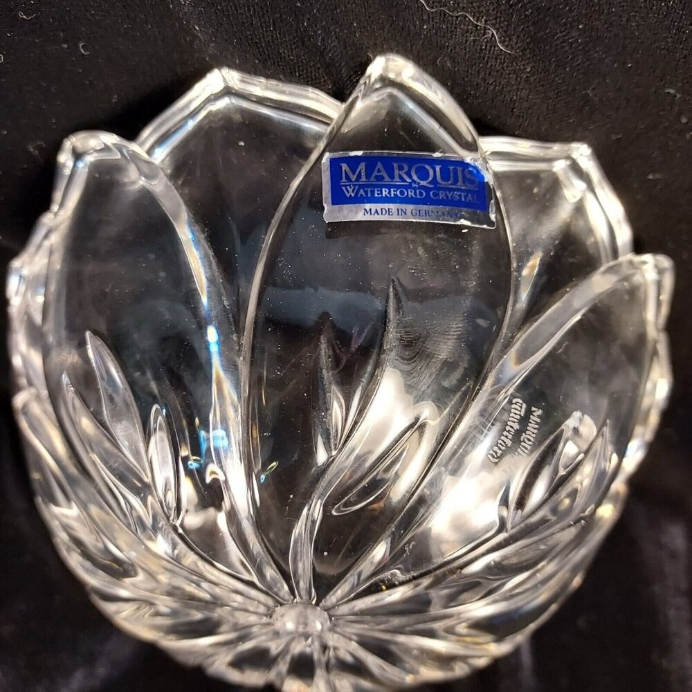 Marquis Waterford Crystal Bowl Christmas Poinsettia Candy Signed 5 Inch Diameter - Picture 3 of 13